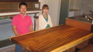 モンキーポッドの一枚板