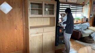 栗の木の食器棚