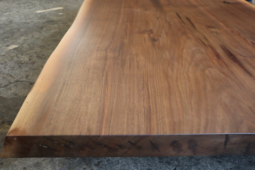 一枚板　ウォールナット　幅1600×奥990～1040×厚59（ｍｍ）　ＭＳ－7778