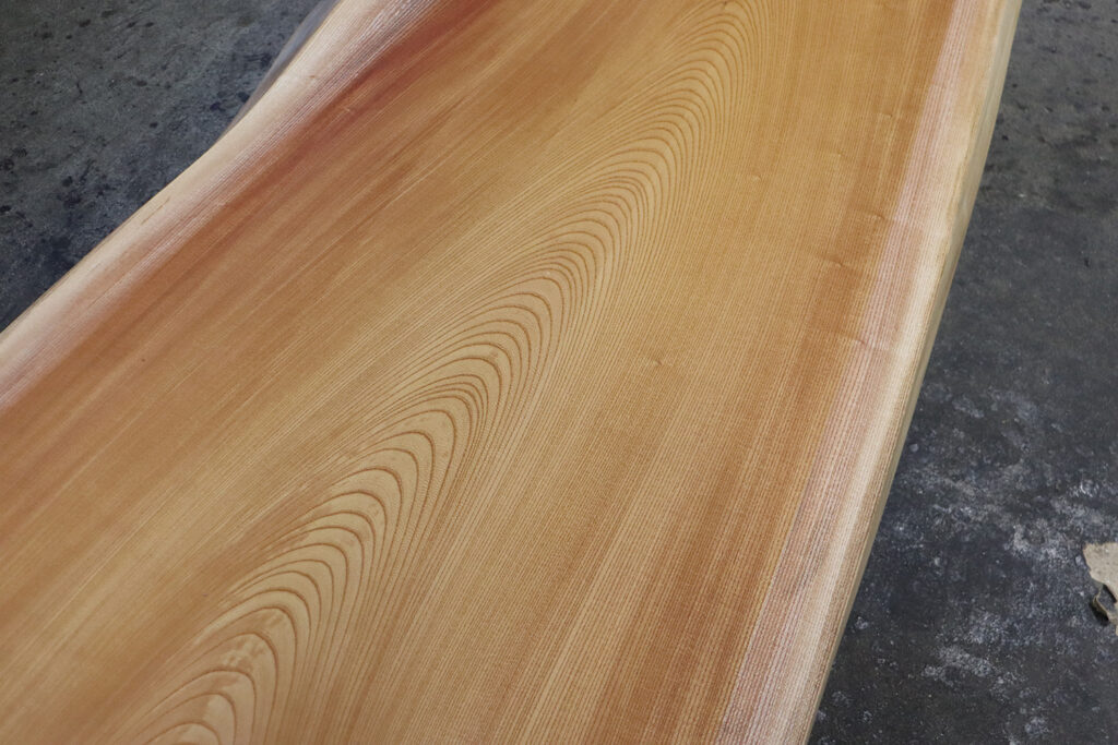 一枚板　欅　幅1300×奥680～730×厚50（ｍｍ）　MS-7863