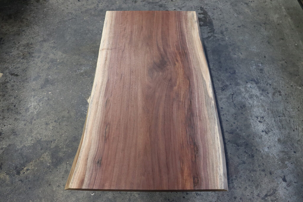 一枚板　ウォールナット　幅1200×奥670～800×厚57（ｍｍ）　MS-7860