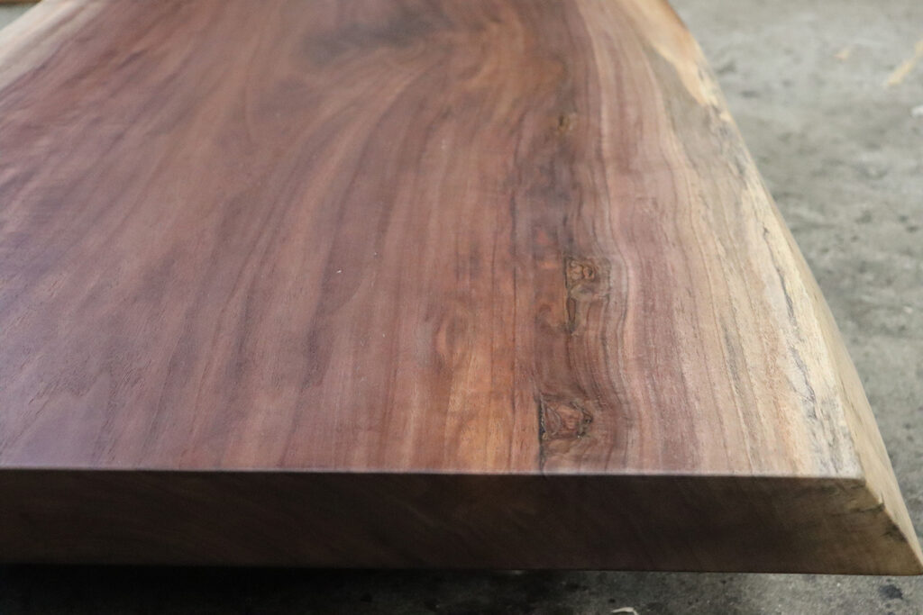 一枚板　ウォールナット　幅1200×奥670～800×厚57（ｍｍ）　MS-7860